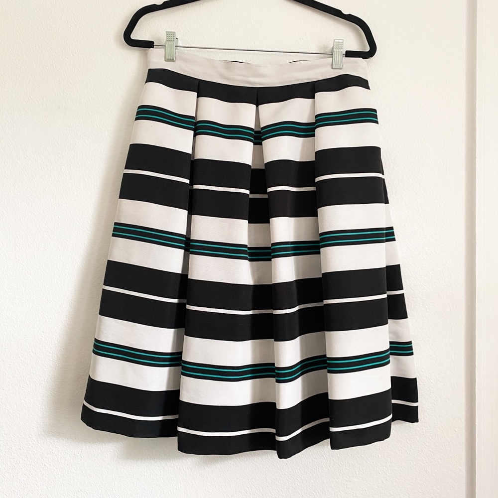 White and black pleated skirt New York & Company